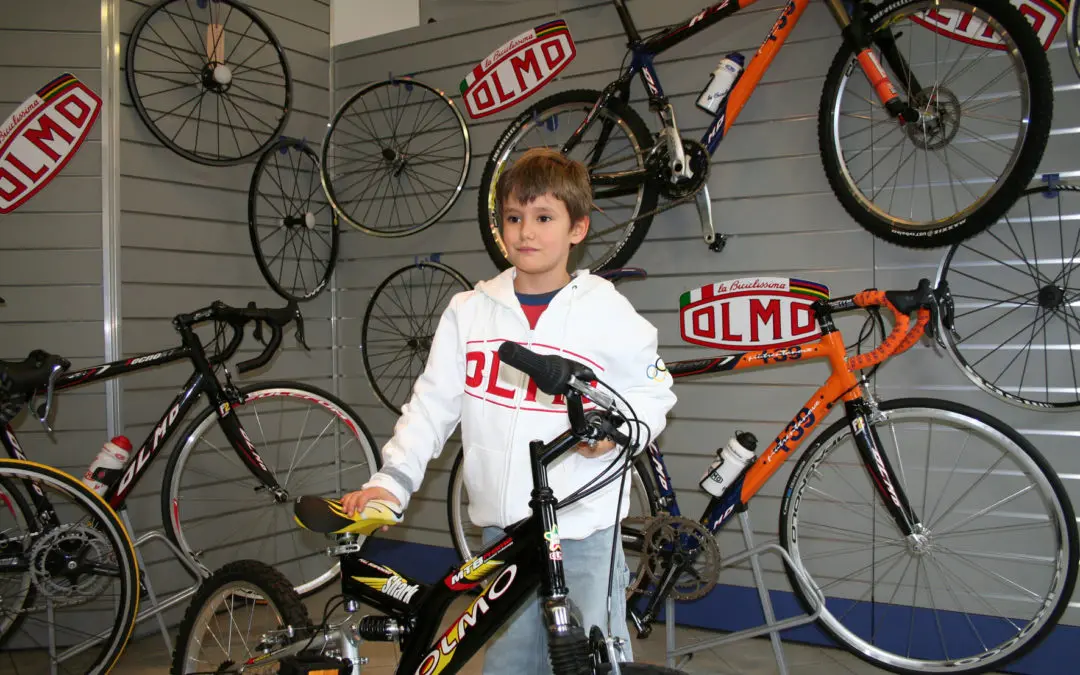 Ha ricevuto una bicicletta nuova Lapo D.
