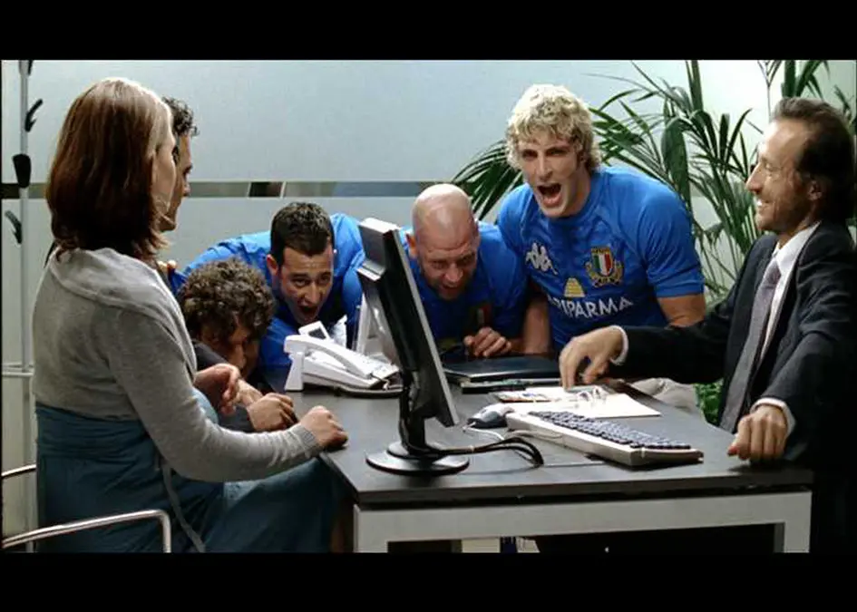 Cariparma emerge dalla mischia con Forchets e va in meta con la nazionale italiana di Rugby. La casa di produzione 

è Haibun.