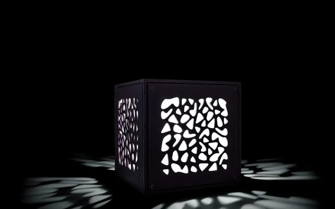 Performance in Lighting illumina le composizioni poetiche di Hortensia al Fuorisalone.