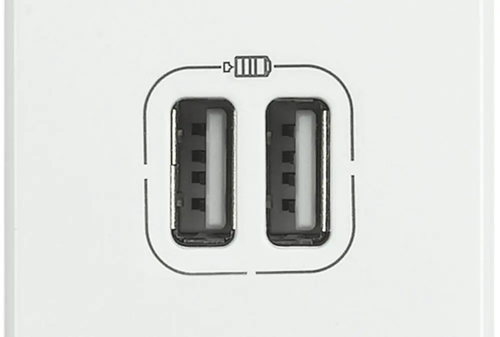 Nuovi caricatori USB BTicino, anche in versione a induzione, una pratica alternativa al tradizionale caricabatteria