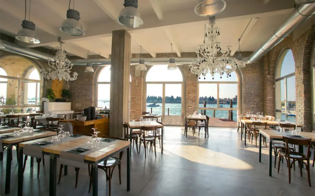 Un’antica vetreria di Murano trasformata in un ristorante sul mare, con la climatizzazione di Fujitsu