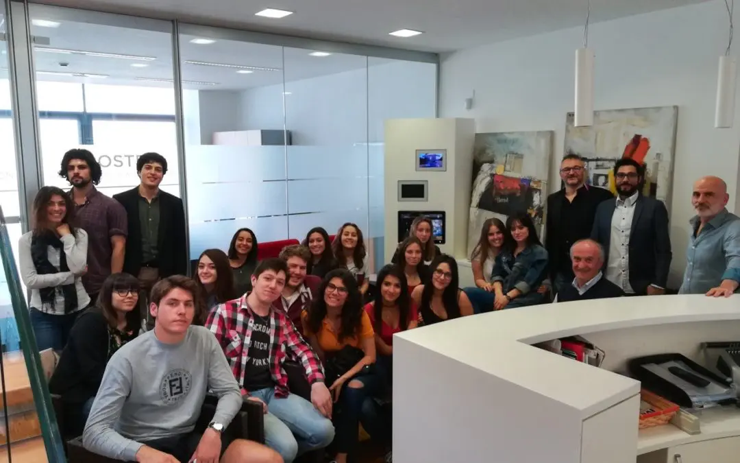 Acqua Group torna al liceo con RIGHTrash