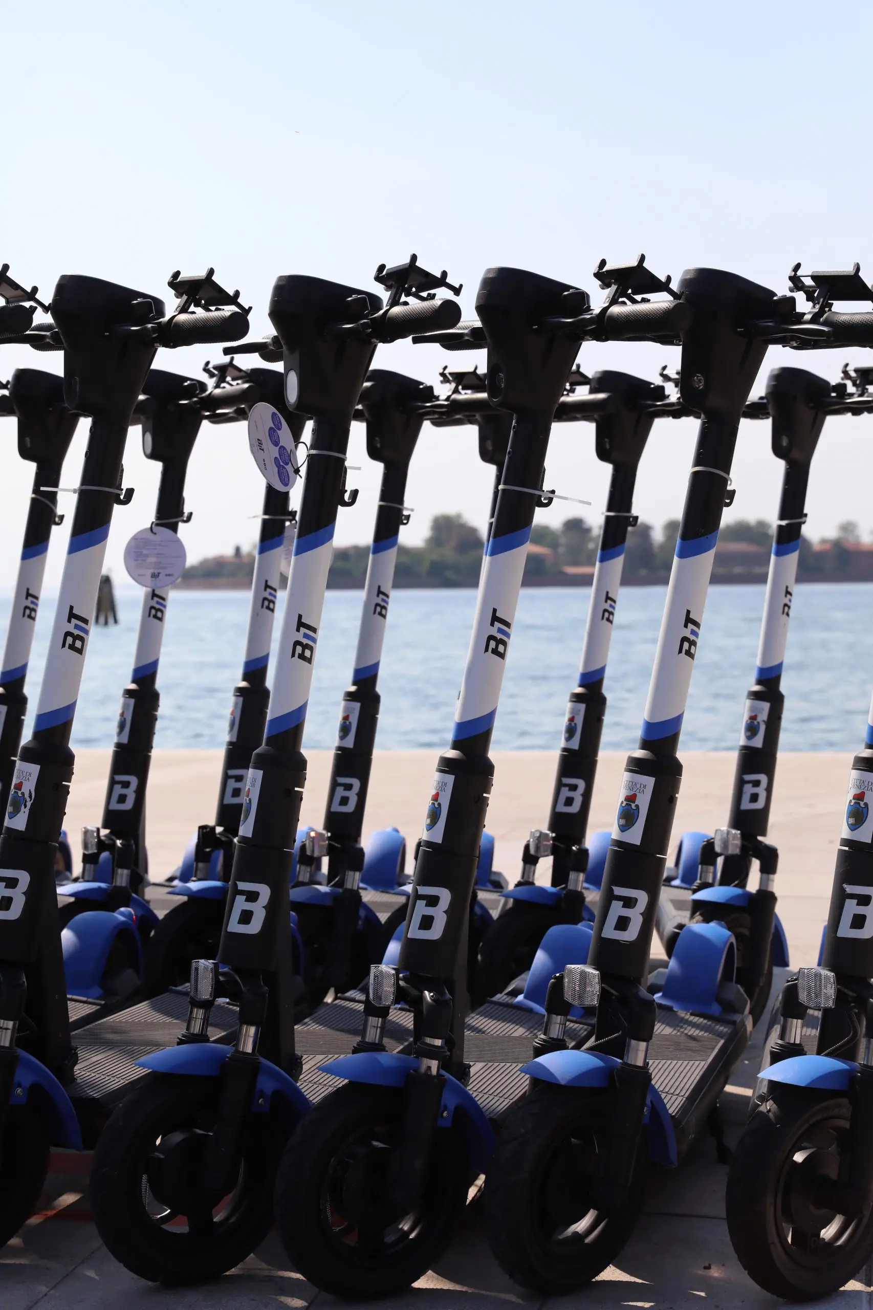 Gel e mascherine per partecipare in sicurezza alla 77esima edizione della Mostra del Cinema di Venezia grazie a Bit Mobility