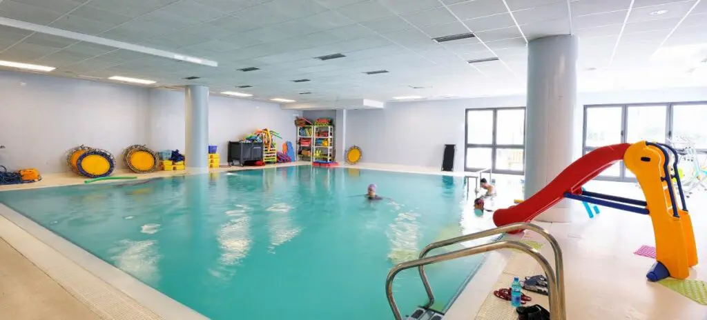 VA_Energy Center Villaggio Amico_Piscina_law