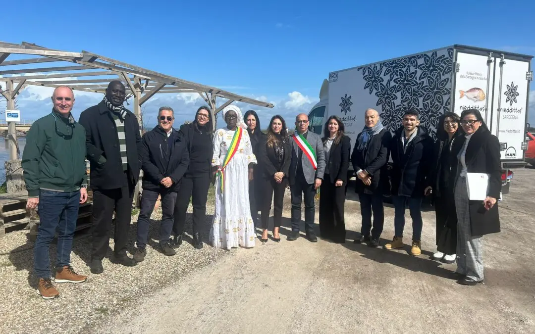 Dall’Africa ad Arborea per amore delle cozze e della libertà. Una cooperativa di donne pescatrici del Senegal in Sardegna per il progetto Pétites Noires. Un messaggio di pace e sviluppo in vista dell’8 Marzo