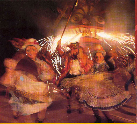 Il Festival LatinoAmericando saluta Milano e dà appuntamento alla sedicesima edizione, nel 2006, con uno splendido 

“Carnaval”