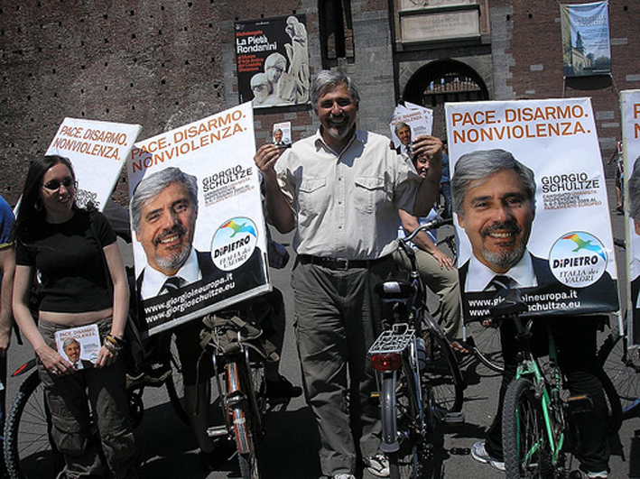 Giorgio Schultze chiude la sua campagna elettorale in bici a Milano