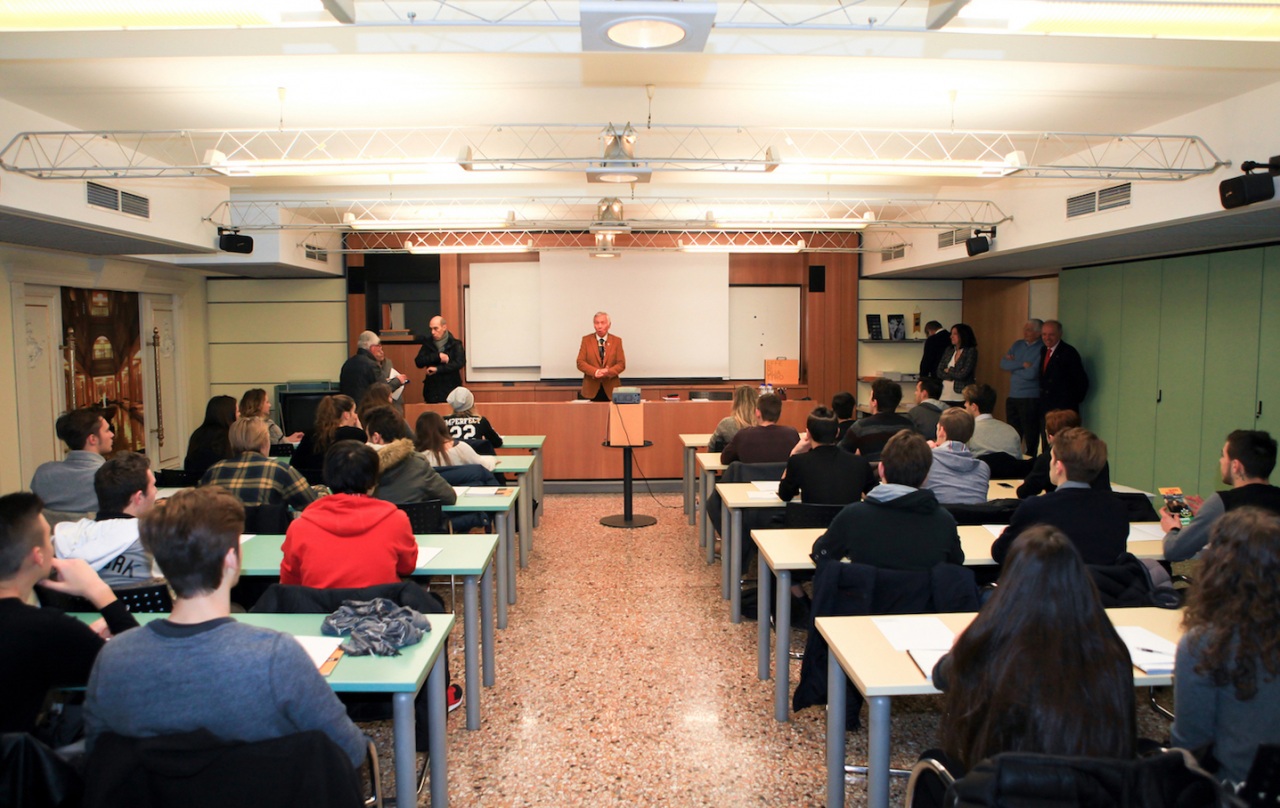Ragazzi delle scuole di Seregno in Effebiquattro per imparare il coraggio di fare impresa