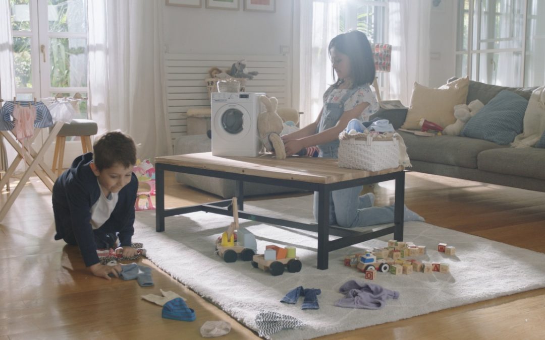 #DoItTogether: la parità di genere s’impara fin da piccoli nel nuovo film di J. Walter Thompson Italia per Indesit, prodotto da Bedeschifilm