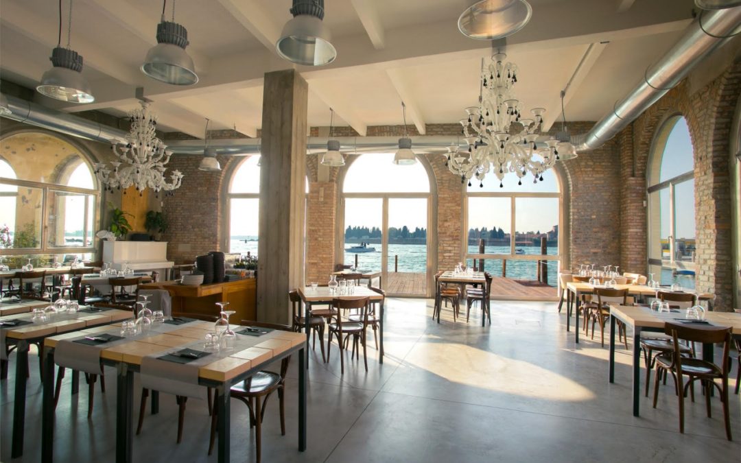 Un’antica vetreria di Murano trasformata in un ristorante sul mare, con la climatizzazione di Fujitsu