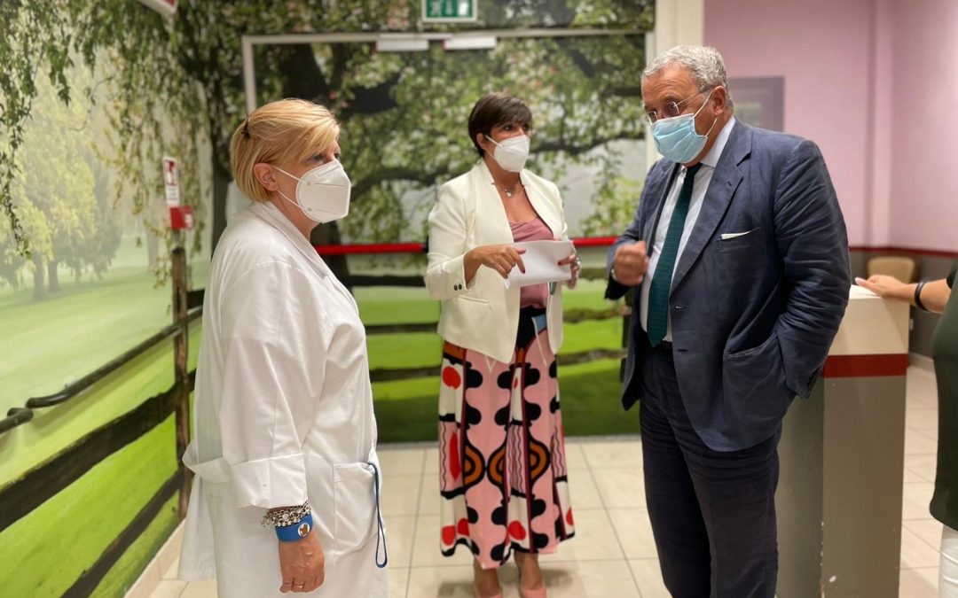 Prendersi cura dei pazienti affetti da demenza come a casa: a Villaggio Amico se ne discute nel mese dell’Alzheimer