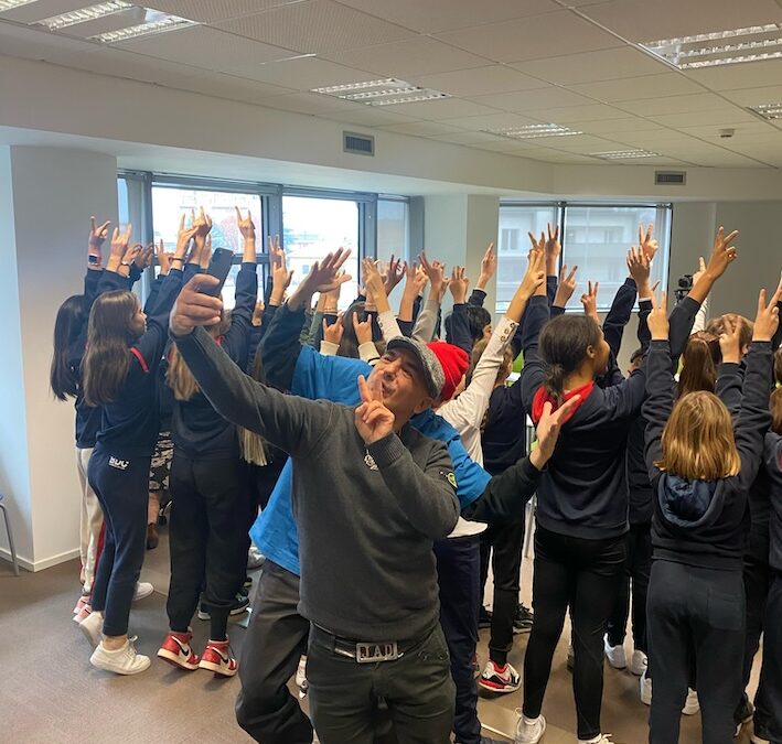 Gli studenti di BDC School a lezione di cultura hip hop con DJ JAD degli Articolo 31