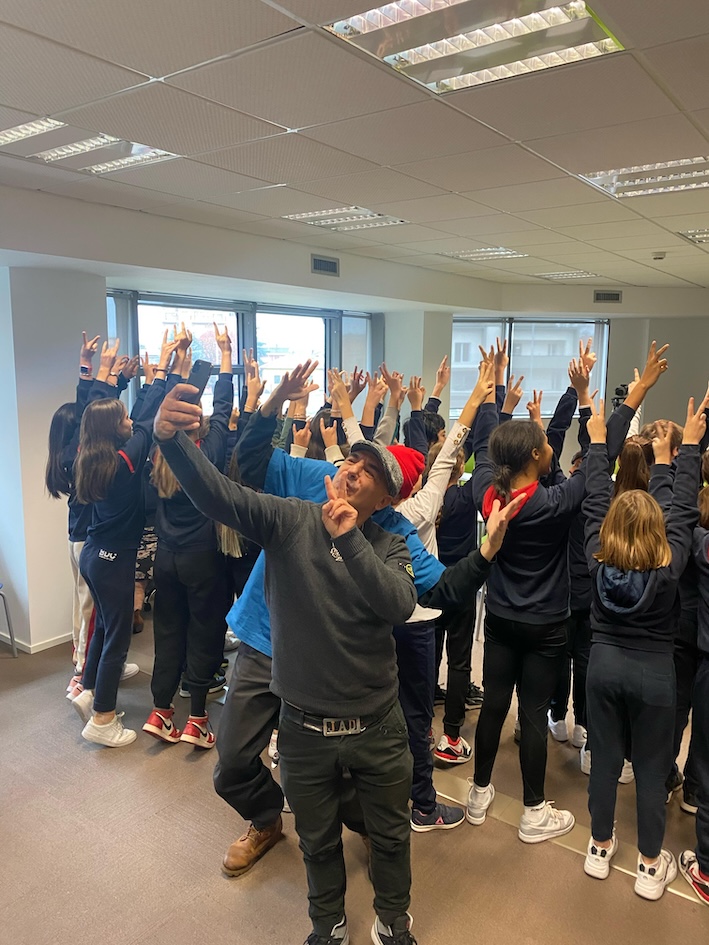 Gli studenti di BDC School a lezione di cultura hip hop con DJ JAD degli Articolo 31