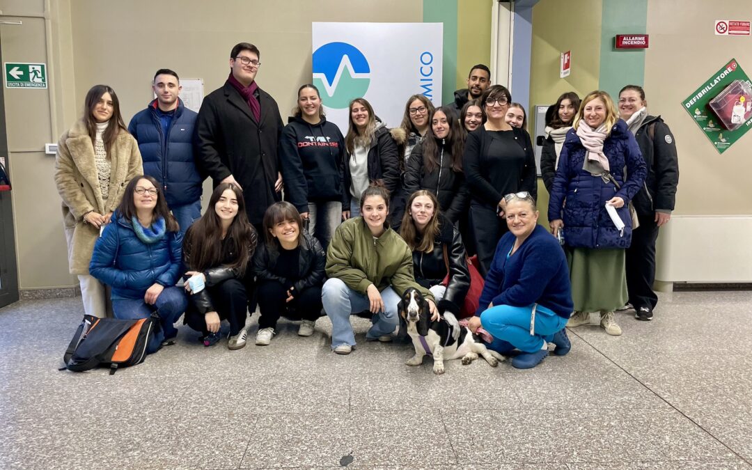 Formazione a Villaggio Amico: gli studenti del Sacco in visita per imparare la professione di infermiere