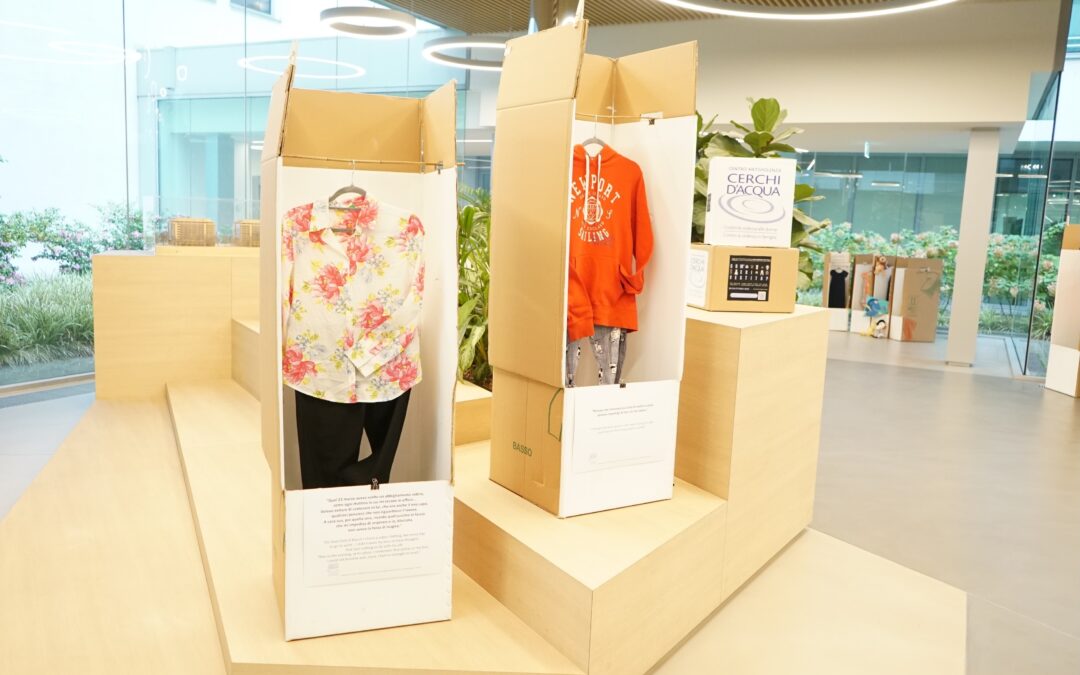 Assimoco ospita la mostra “Com’eri vestita?” e rinnova il suo impegno nella lotta alla violenza di genere