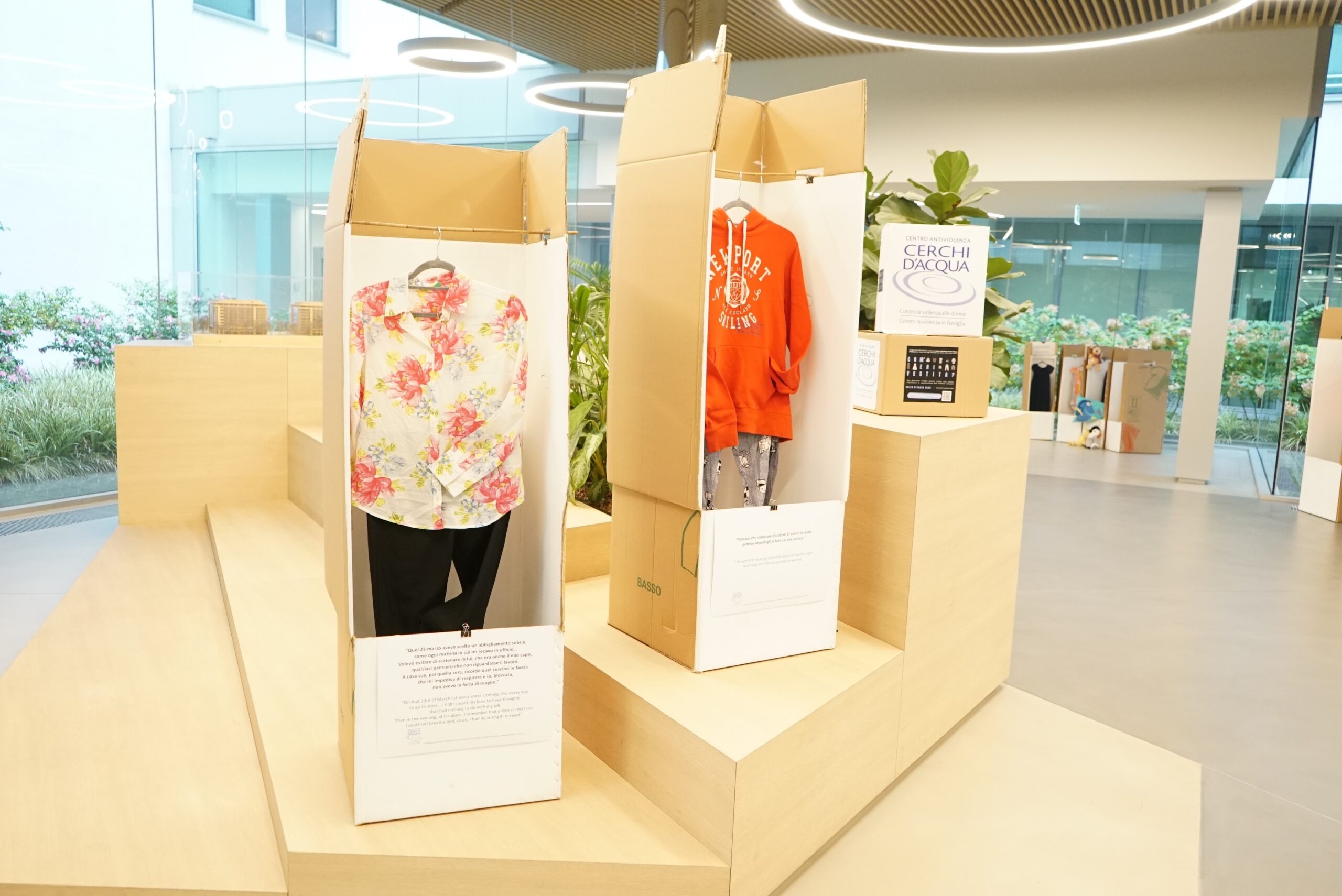 Assimoco ospita la mostra “Com’eri vestita?” e rinnova il suo impegno nella lotta alla violenza di genere