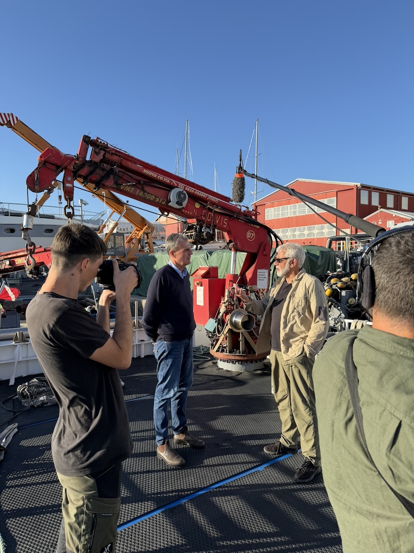 Aqua De Mâ porta in Tv il progetto su acquacoltura innovativa grazie a sensori intelligenti, telecamere subaquee e mangimi sostenibili