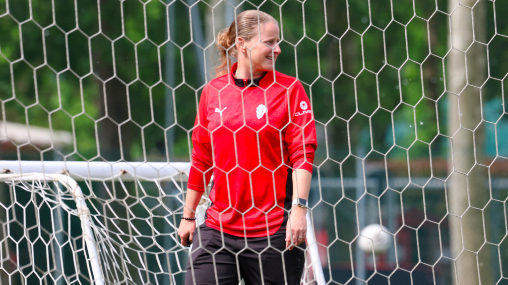 SUZANNE BAKKER